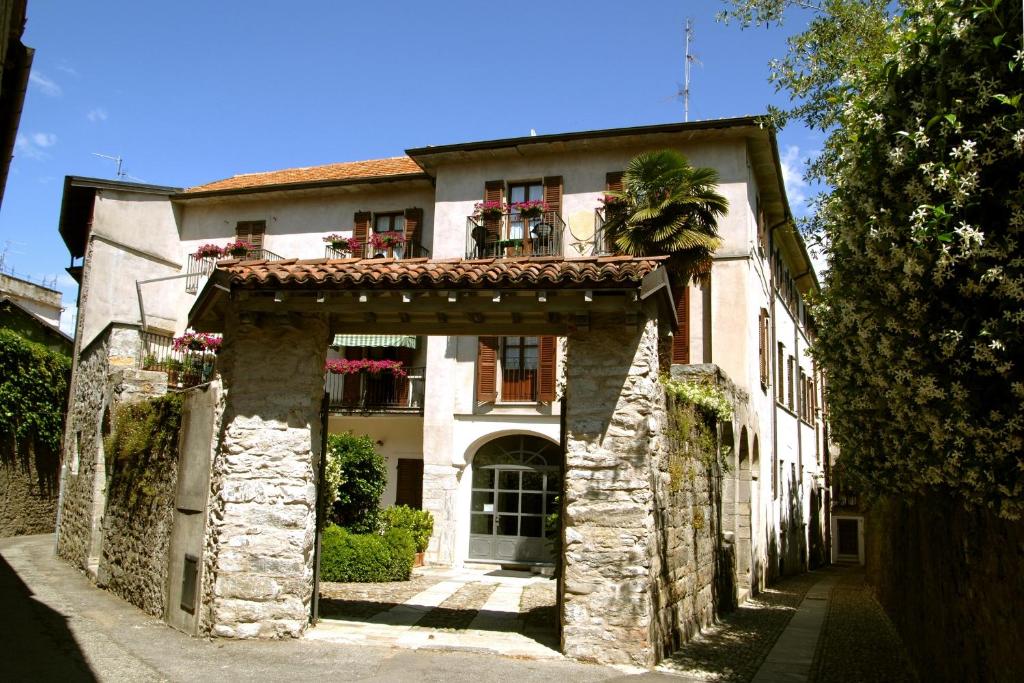 Ferienwohnung in Cannobio: Ihr Urlaub am Lago Maggiore mit Privatstrand