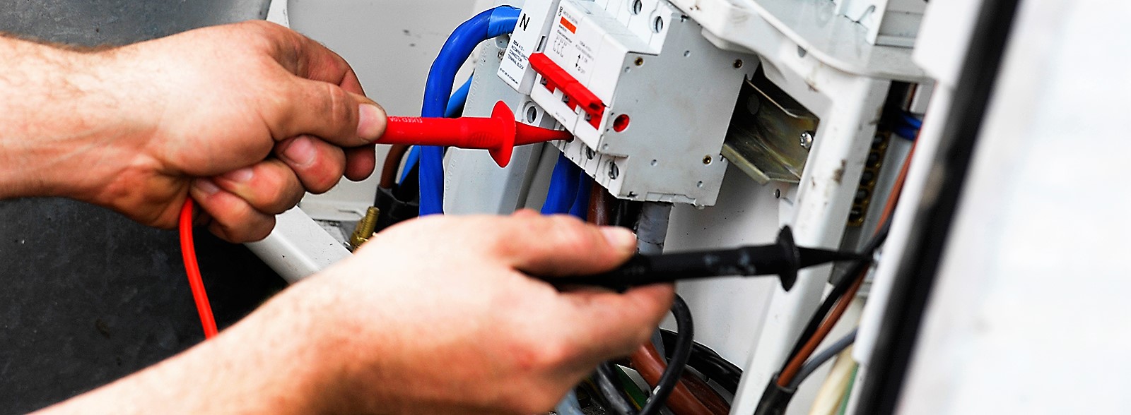 Wie oft sollte eine Prüfung elektrischer Anlagen durchgeführt werden?