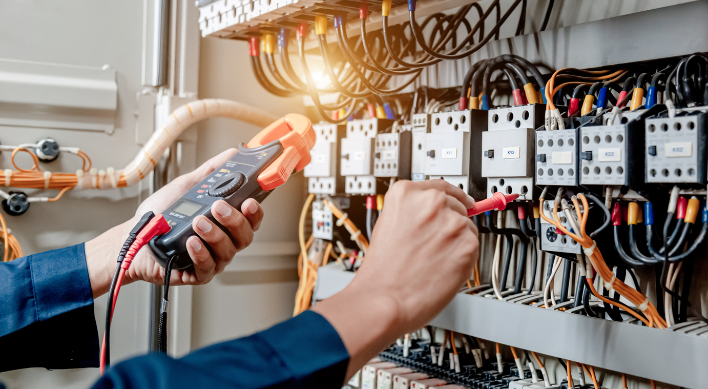 Wie oft sollte eine Prüfung elektrischer Anlagen durchgeführt werden?