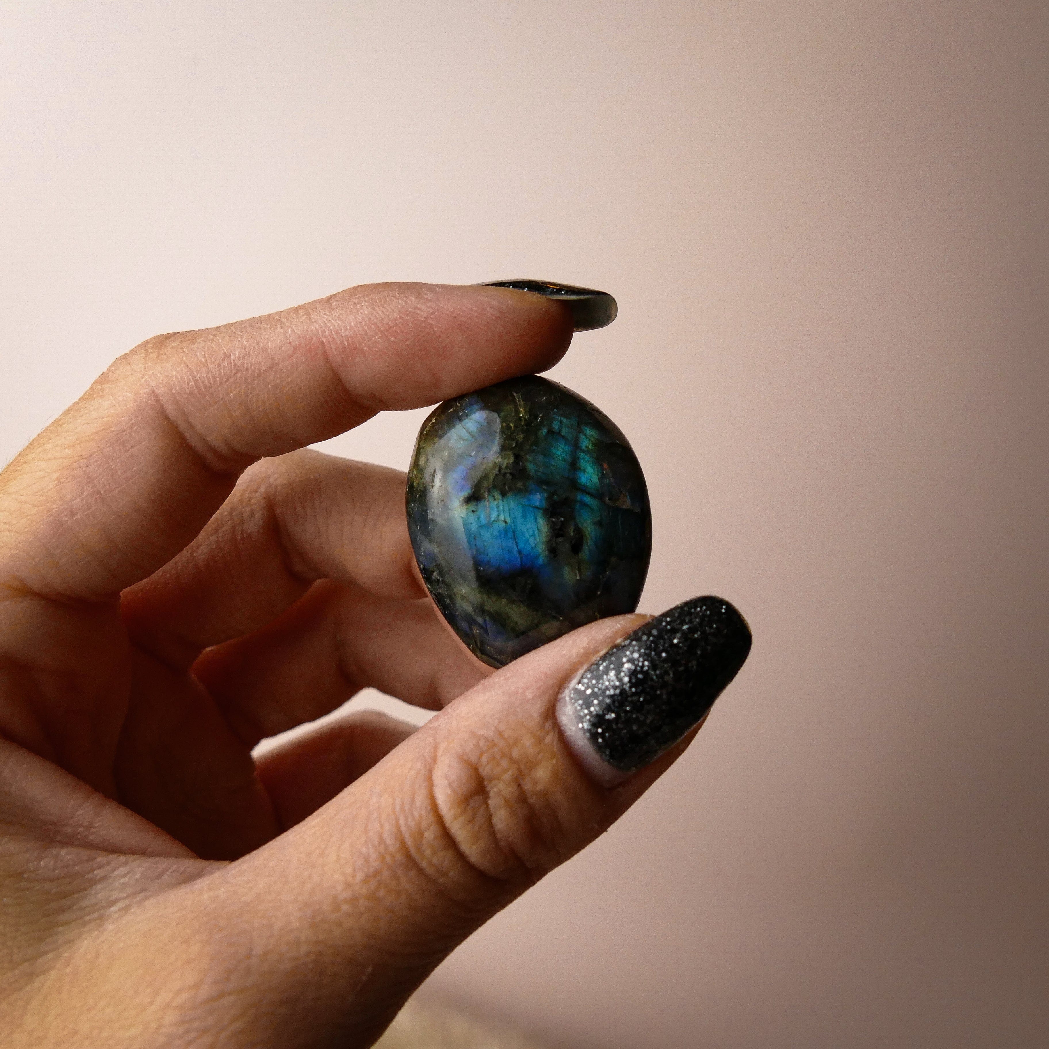 Entdecke innere Weisheit mit labradorit bei CrystalScents